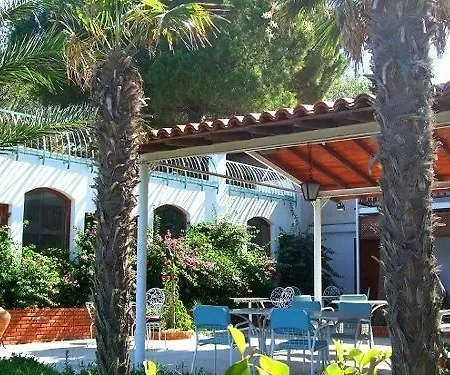 فندق Altin Camp & Park